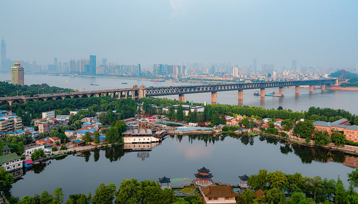 中国第一座长江大桥是哪一座