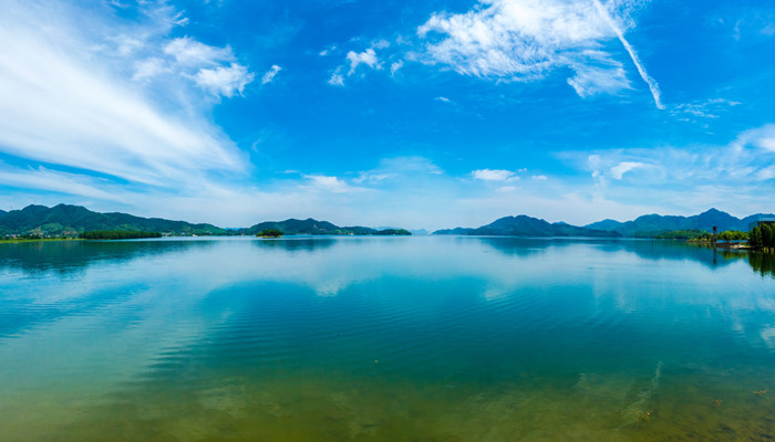 沪沽湖海拨多少米